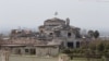 تصویری از یک ساختمان که در نتیجه حمله موشکی سپاه پاسداران به اربیل آسیب دیده است. یکشنبه ۲۲ اسفند ۱۴۰۰