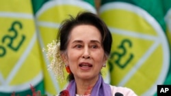 འབར་མའི་དམངས་གཙོའི་གཞུང་གི་འགོ་ཁྲིད་ཨང་སན་སུ་ཇཱི།