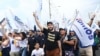 El diputado Gabriel Silva, uno de los líderes de la coalición independiente "Vamos", recorrió con otros jóvenes políticos el país pidiendo el voto para candidatos independientes, previo a las elecciones del 5 de mayo de 2024 en Panamá.