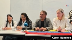 Dirigentes y miembros del movimiento político Vente Venezuela en Colombia, en una rueda de prensa, el miércoles 24 de julio, en Bogotá. [Foto: Karen Sánchez, VOA]