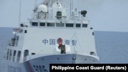 菲律賓海警隊公佈2022年8月2日在巴拉望省海岸外105海裡游弋的中國海警船。
