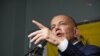 El gobernador del estado Zulia y candidato presidencial, Manuel Rosales, ofrece declaraciones a la prensa en Caracas, el martes 26 de marzo de 2024.