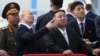 Predsednik Rusije Vladimir Putin i severnokorejski lider Kim Džong Un posmatraju lansirnu rampu u tokom posete kosmodromu Vostočni, na dalekom istoku Rusije, 13. septembra 2023.