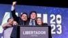 Candidato derechista Javier Milei encabeza primarias presidenciales de Argentina
