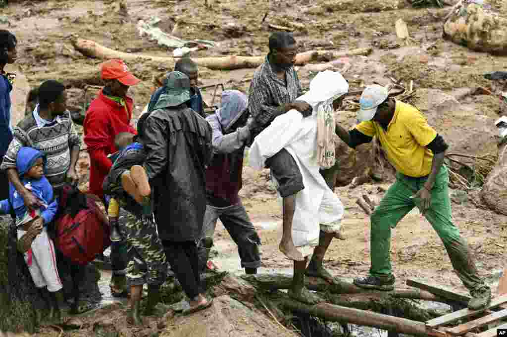 An injured man is helped in Blantyre, Malawi, March 13, 2023. The unrelenting Cyclone Freddy that is currently battering southern Africa has killed more than 50 people in Malawi and Mozambique since it struck the continent for a second time. 