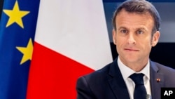 Predsednik Francuske Emanuel Makron na Univerziteti u Amsterdamu, 12. aprila 2023.