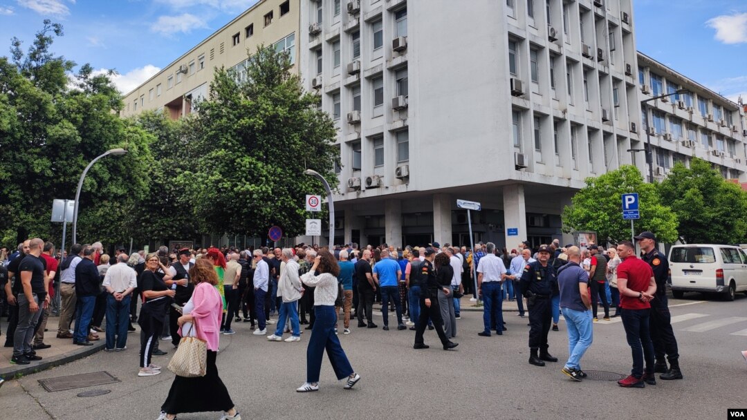 Opozicioni protest u Podgorici u znak podrške uhapšenom Milivoju Katniću (Foto: Jovo Radulović/VOA)