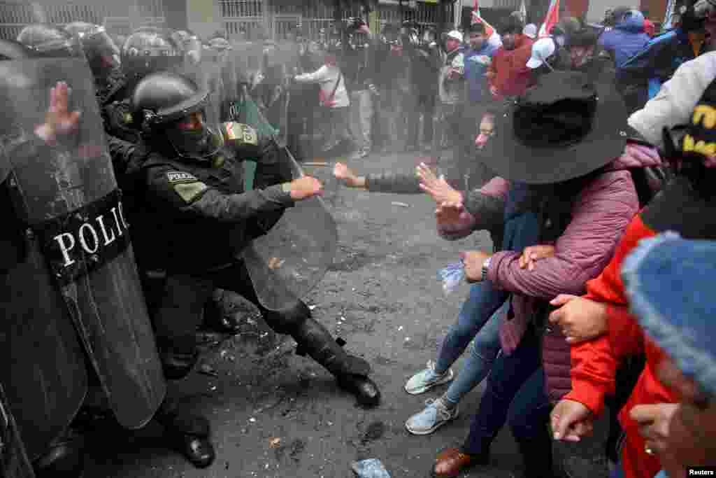 Teachers clash with police officers during a protest of a new curriculum set by Bolivia's Education Ministry, in La Paz, Bolivia, March 21, 2023.