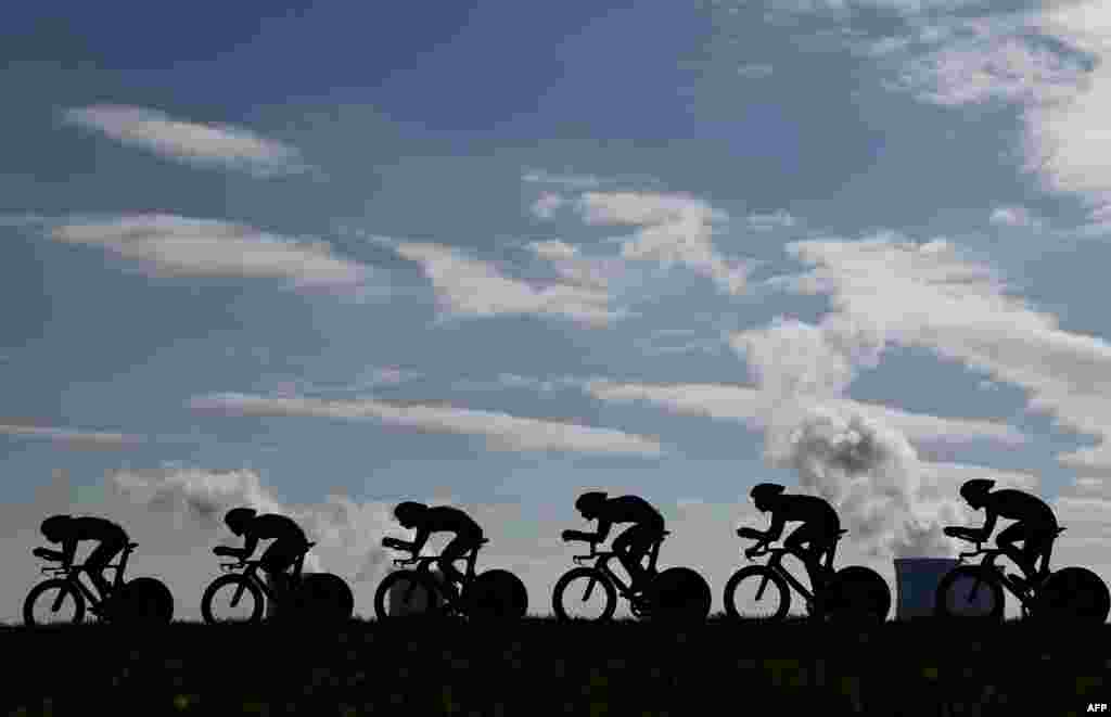 Team Loto DSTNY's riders cycle during the 3rd stage's team trial of the 81st Paris-Nice cycling race, 32,2 km between Dampierre-en-Burly and Dampierre-en-Burly.