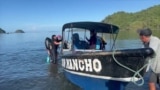 Women Scuba Divers
