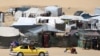 Palestinos desplazados transportan sus pertenencias encima de un automóvil mientras huyen a una zona más segura en Rafah, en el sur de la Franja de Gaza, el 9 de mayo de 2024.