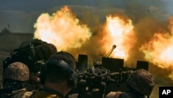 Binh sĩ Ukraine nã pháo gần Bakhmut, thành phố miền đông Ukraine, vùng Donetsk, ngày 15/5/2023.