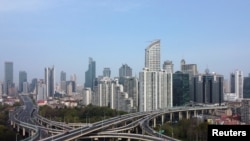 2022年3月30日，中國上海的高速公路和建築物鳥瞰。（路透社照片）