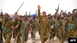Mkuu wa jeshi la Sudan Abdel Fattah al-Burhan alipoitembelea kambi ya jeshi ya Flamingo iliyoko Port Sudan, Agosti 28, 2023. Picha na AFP.