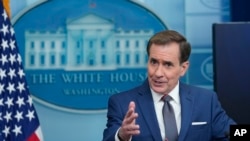 ARCHIVO: El portavoz del Consejo Nacional de Seguridad de la Casa Blanca, John Kirby, habla durante una sesión informativa el 13 de septiembre de 2023.