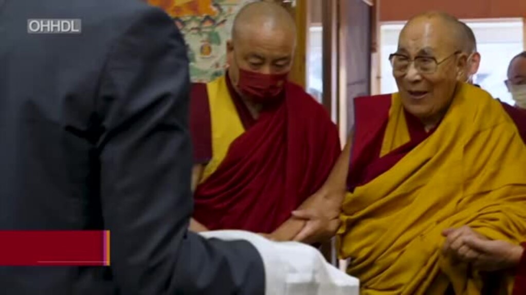 ཡུ་རོབ་གྲོས་ཚོགས་ཀྱི་ཚོགས་གཙོ་ཟུར་པས་བཞུགས་སྒར་དུ་༧གོང་ས་མཆོག་ལ་མཇལ་བཅར་ཞུས། 