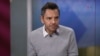 El actor mexicano Eugenio Derbez durante una entrevista con la Voz de América en Miami, Florida.