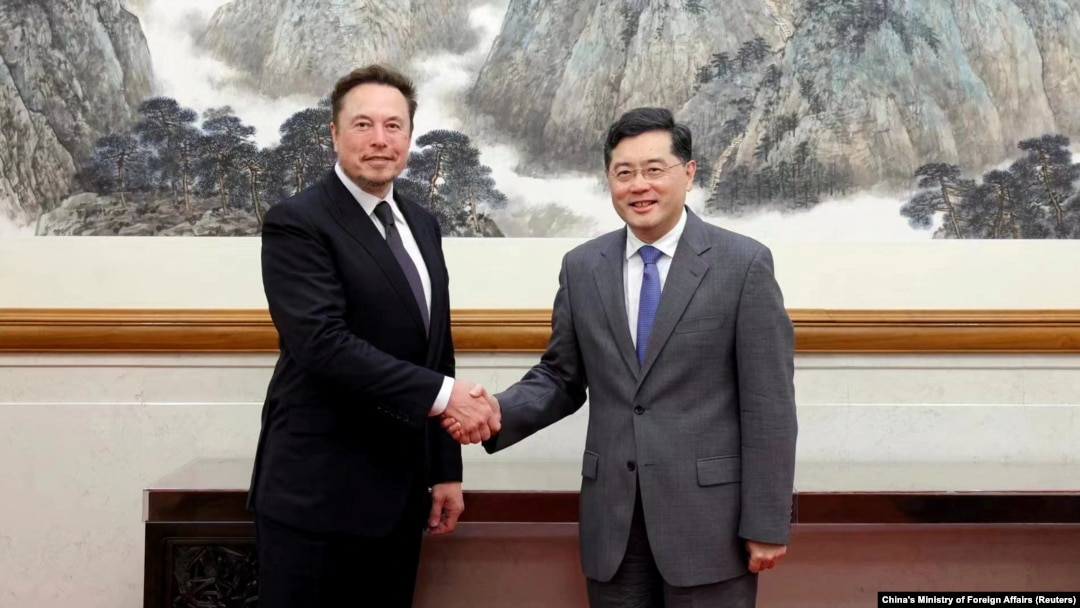 中國外長秦剛會見乘坐私人飛機抵達北京的特斯拉首席執行官埃隆·馬斯克。 （2023年5月30日）