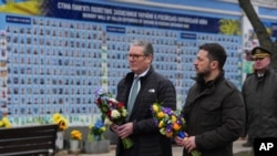 Кир Стармер и Владимир Зеленский у Стены Памяти. Киев, 16 января 2025 г. 