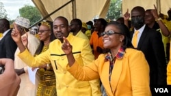UMnu. Nelson Chamisa labanye abakubandla leCCC. (Umfanekiso: Columbus Mavhunga/VOA)