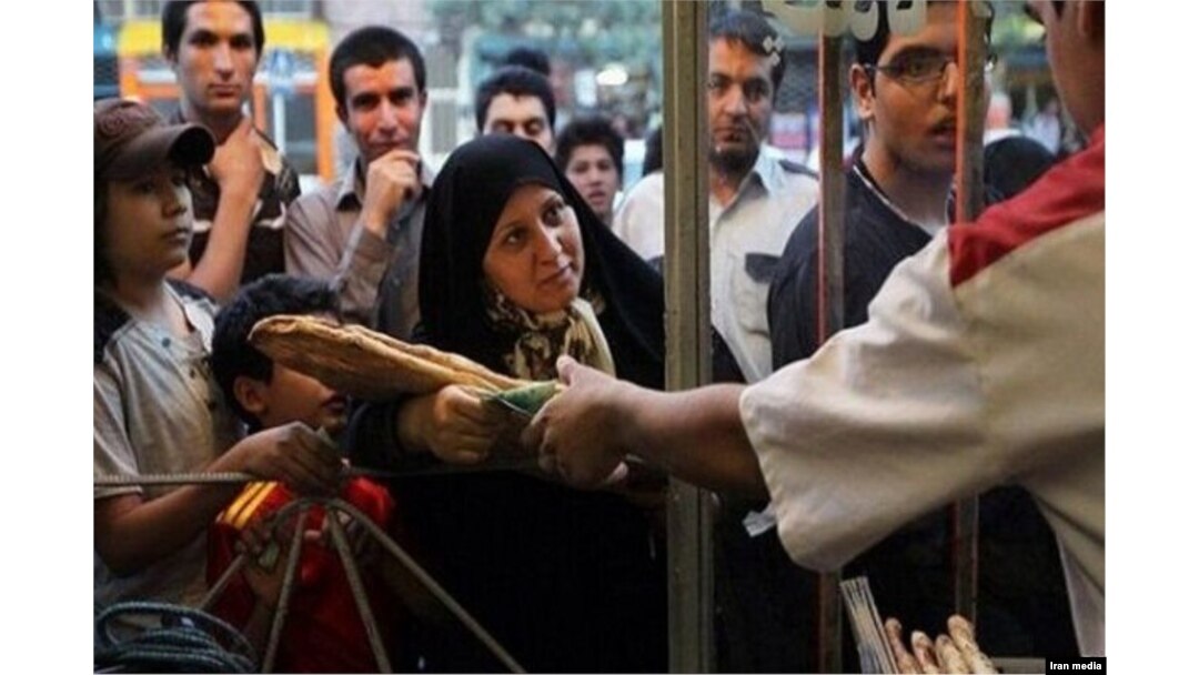 صف نانوایی در تبریز - بازار