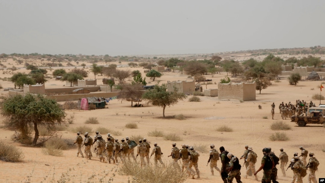 Picha ya wanajeshi wakiwa kwenye jangwa la Sahara