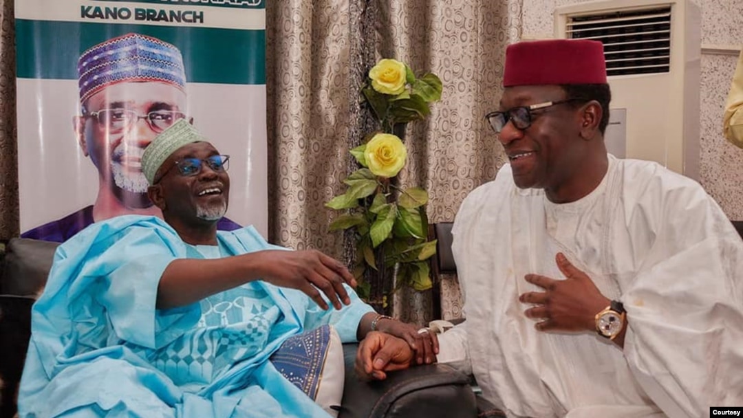 Shekarau, hagu, Abdulmumin Jibrin, dama (Hoto: Abdulmumin Jibrin)