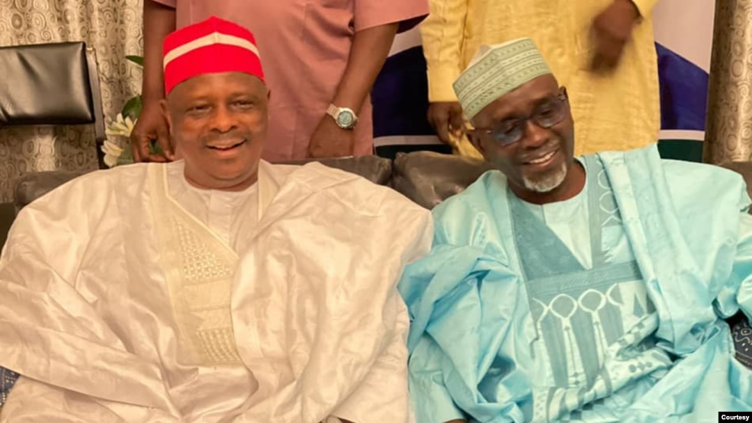 Kwankwaso, hagu, Shekarau, dama (Hoto: Abdulmumin Jibrin).