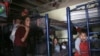 En esta imagen del 29 de marzo de 2022, migrantes descansan en un dormitorio en el albergue del Buen Samaritano, en Ciudad Juárez, México.
