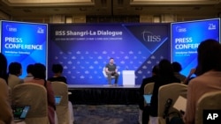El presidente ucraniano, Volodymyr Zelenzkyy, habla en una conferencia de prensa en Singapur el 2 de junio de 2024.