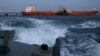Un petrolero atracado mientras se le bombea petróleo en la terminal de barcos del complejo industrial José Antonio Anzoátegui de PDVSA en el estado de Anzoátegui, Venezuela, el 15 de abril de 2015.