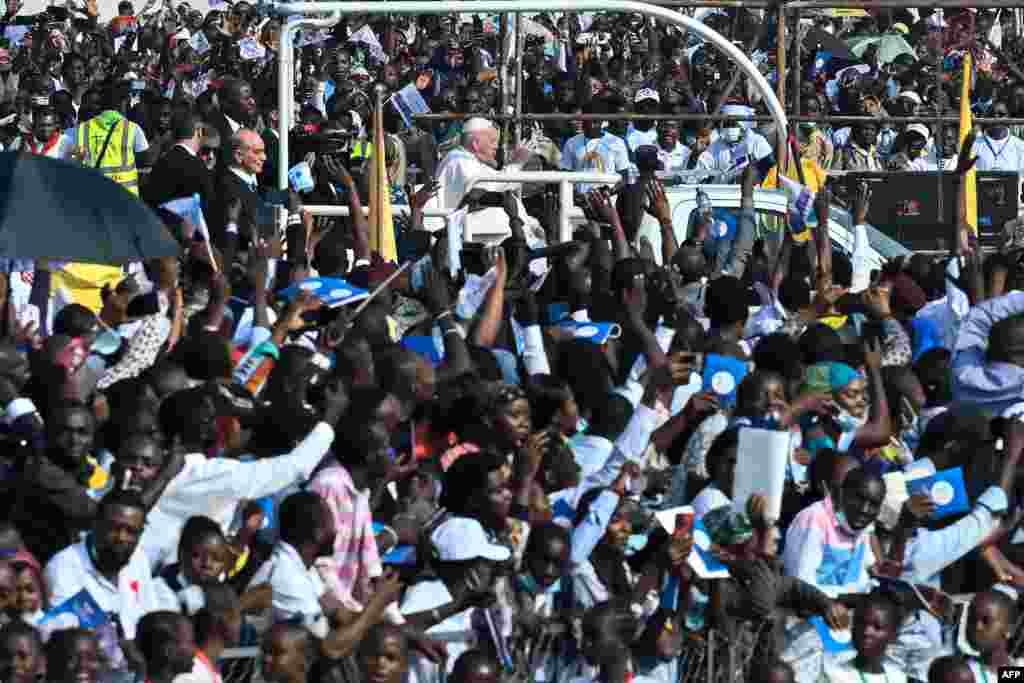 Pope Francis (C) arrives for the Mass at the N'Dolo Airport in Kinshasa, Democratic Republic of Congo.