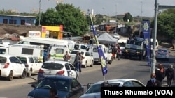 Kwenziwe umhlangano eDiepsloot Community Hall ngoLwesihlanu wokuhlaziya okwenziwa yizigebengu elokitshini leli. (Photo: Thuso Khumalo)