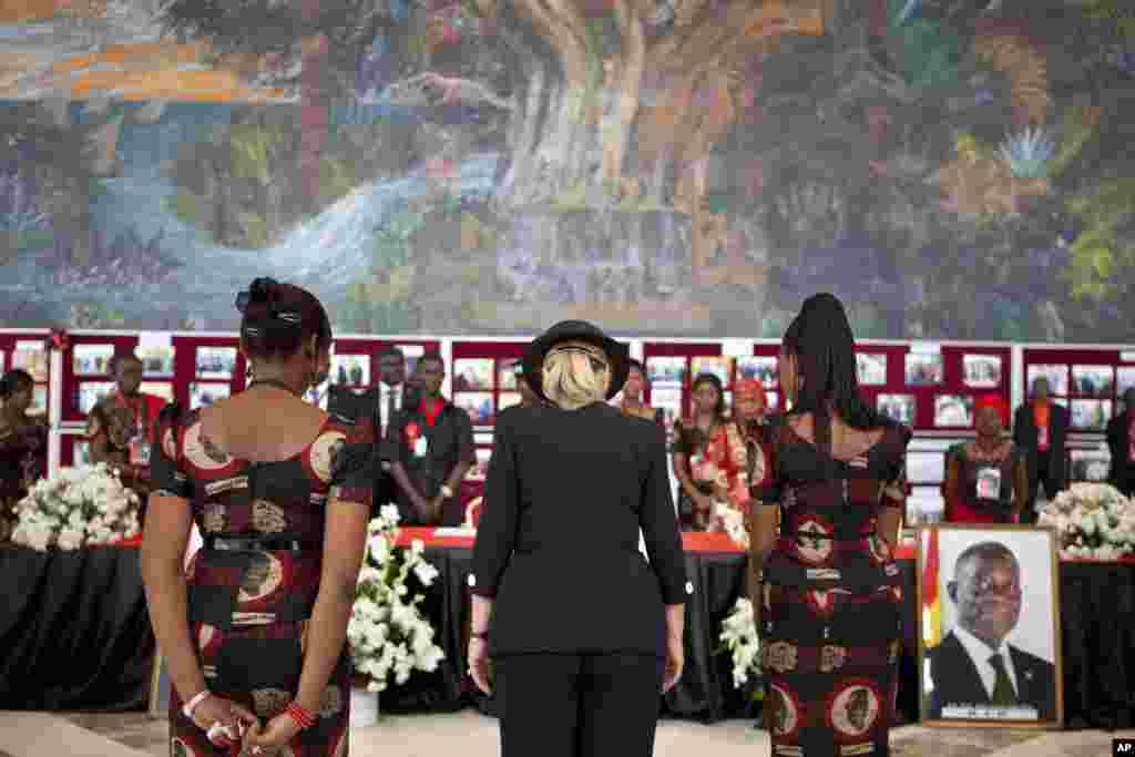 U.S. Secretary of State Hillary Clinton, center, pays her respects after signing the guest book for Ghana's late President John Atta Mills' funeral in Accra, Ghana, August 10, 2012.