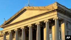 ARCHIVO - Vista del Departamento del Tesoro de Estados Unidos, en Washington, el 18 de enero de 2023.