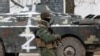 Un miembro de las fuerzas prorrusas, en las calles de la localidad de Anadol, en la región de Donetsk, el 10 de marzo de 2022.