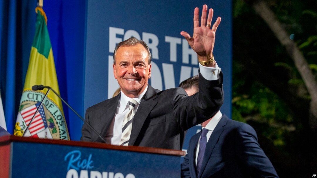 Rick Caruso, a Democratic candidate for mayor of Los Angeles, waves to supporters attending a primary election campaign event in Los Angeles, June 7, 2022. 