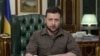 En esta imagen de un video proporcionado por la Oficina de Prensa Presidencial de Ucrania, el presidente ucraniano Volodymyr Zelenskyy habla desde Kiev, Ucrania, el martes 5 de abril de 2022. (Oficina de Prensa Presidencial de Ucrania vía AP)