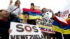 Las propiedades e intereses de personas designadas por el secretario del Tesoro y el secretario de Estado también están bloqueadas.