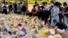 連日千計港人排長龍獻花悼念英女皇駕崩 市民緬懷昔日法治自由流金歲月