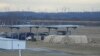 Equipos del Ejército de EE. UU. en el aeropuerto de Rzeszow-Jasionka, en el sureste de Polonia, el sábado 5 de febrero de 2022.
