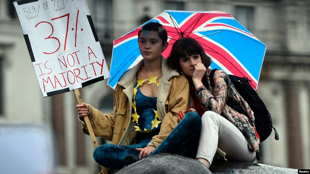 Demonstrators take part in a protest aimed at showing London's solidarity with the European Union following the recent EU referendum, inTrafalgar Square, central London, Britain, June 28, 2016. 
