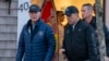ARCHIVO - El presidente Joe Biden y su hijo Hunter Biden caminan por el centro de Nantucket Mass., el 29 de noviembre de 2024. 