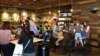 Cửa hàng Starbucks đầu tiên ở Việt Nam (Ảnh: Lan Vi)