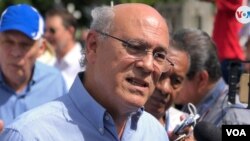 El periodista Carlos Fernando Chamorro en un acto por el aniversario de la muerte de su padre. [Foto Archivo, VOA]