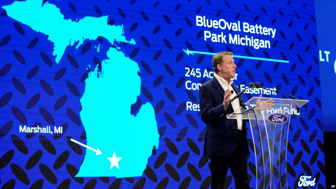 Arhiva - Izvršni predsednik kompanije Ford Motor, Bil Ford, najavljuje novi BluOval baterijski park ovog proizvođača automobila, 13. februara 2023. 