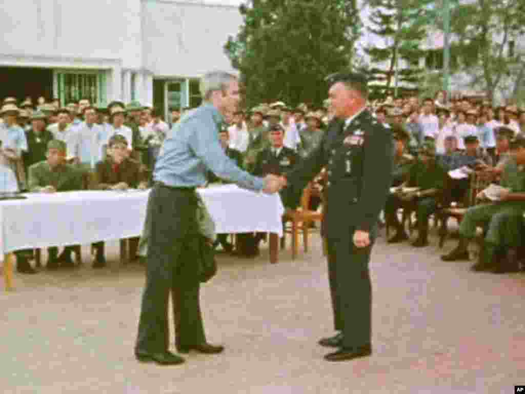 Hình ảnh trích từ một đoạn phim tư liệu cho thấy ông McCain bắt tay với một sĩ quan quân đội Mỹ trong một buổi lễ khi ông và các tù binh khác được Bắc Việt phóng thích tại Hà Nội vào ngày 14 tháng 3 năm 1973. Ông kể ông đã từng được Bắc Việt đề nghị phóng thích sớm hơn (sau khi họ hay tin cha ông được thăng chức tư lệnh lực lượng Thái Bình Dương của Mỹ và muốn giành chiến thắng về tuyên truyền), nhưng ông từ chối và nói ông chỉ đồng ý nếu như tất cả tù binh Mỹ đều được phóng thích. 
