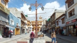 The city market in Leh, a town in India’s district territory of Ladakh. (Bilal Hussain/VOA)