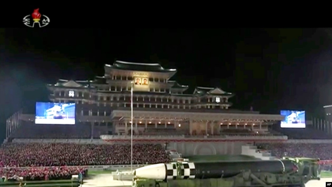 지난해 10월 북한 평양 김일성 광장에서 열린 노동당 창건 75주년 기념 열병식에 신형 장거리 탄도 미사일로 보이는 무기가 등장했다. 