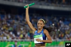 Allyson Felix, medalla de oro en las competencias de relevo 4x400 metros en las Olimpiadas de Río, será gran mariscal del Desfile de las Rosas el primero de enero de 2017.